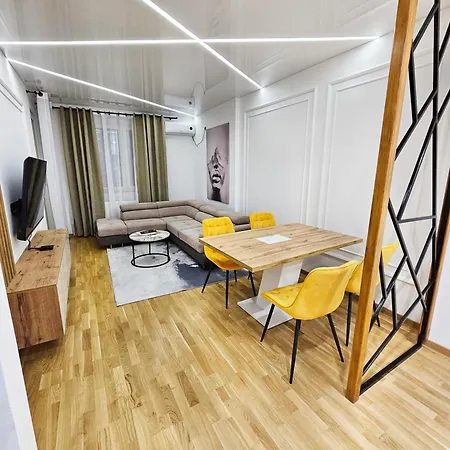 Square Garden 32 * ノヴィ・サド