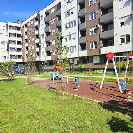 Square Garden 32 * ノヴィ・サド