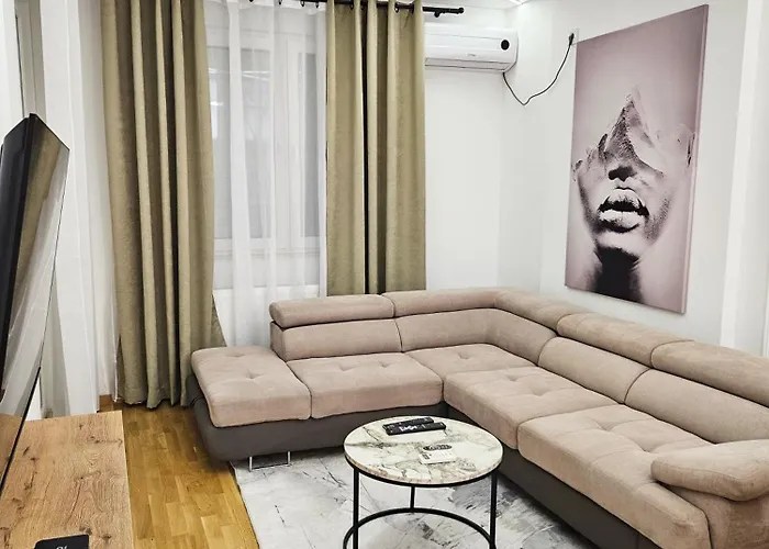 公寓 Square Garden 32 *